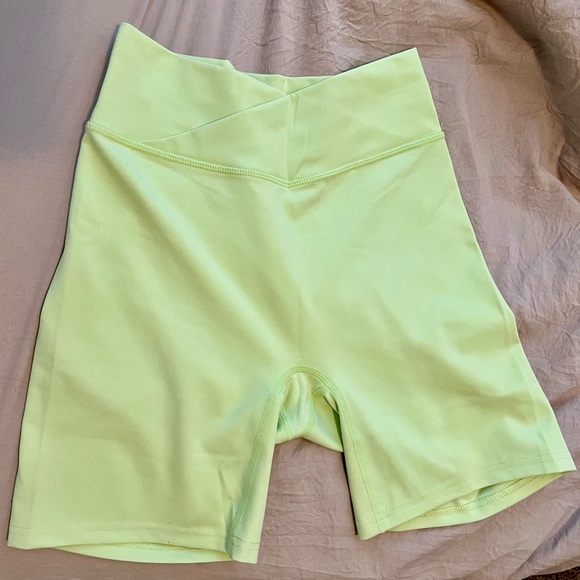 437 Active V Short - Picture 3 of 5